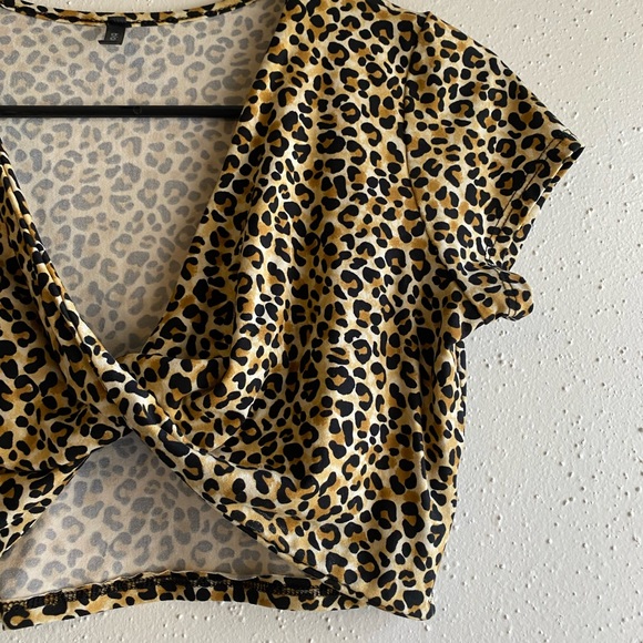 leopard twisted cropped blouse - Picture 2 of 6